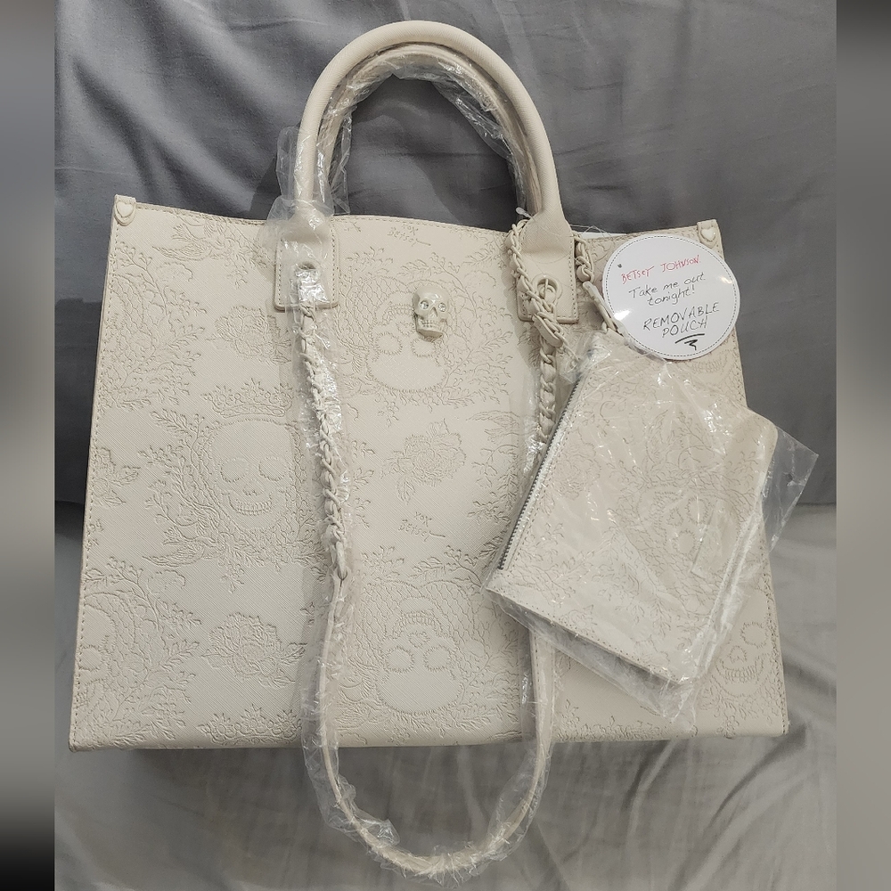 Betsey Johnson skull cream tote purse bag Rare